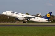 Lufthansa Airbus A320-214 (D-AIWA) at  Hamburg - Fuhlsbuettel (Helmut Schmidt), Germany