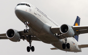 Lufthansa Airbus A320-214 (D-AIWA) at  Madrid - Barajas, Spain