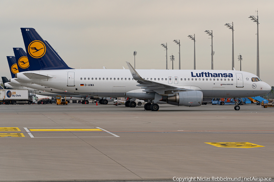 Lufthansa Airbus A320-214 (D-AIWA) | Photo 404757