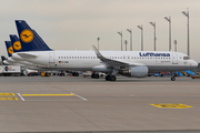 Lufthansa Airbus A320-214 (D-AIWA) at  Munich, Germany