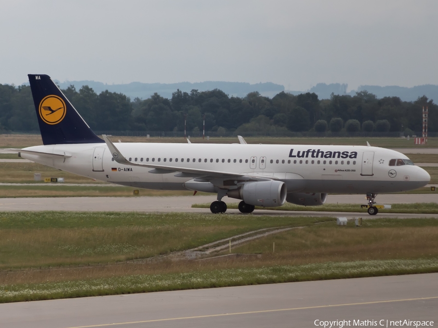 Lufthansa Airbus A320-214 (D-AIWA) | Photo 428024