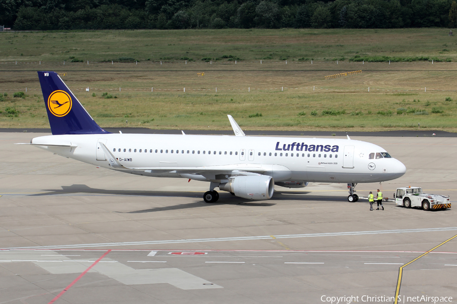 Lufthansa Airbus A320-214 (D-AIWB) | Photo 170810