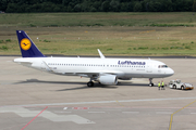Lufthansa Airbus A320-214 (D-AIWB) at  Cologne/Bonn, Germany