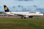 Lufthansa Airbus A320-214 (D-AIWB) at  Hamburg - Fuhlsbuettel (Helmut Schmidt), Germany