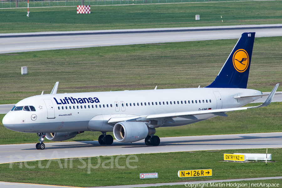 Lufthansa Airbus A320-214 (D-AIWB) | Photo 239385