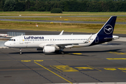 Lufthansa Airbus A320-214 (D-AIWC) at  Hamburg - Fuhlsbuettel (Helmut Schmidt), Germany