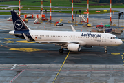 Lufthansa Airbus A320-214 (D-AIWC) at  Hamburg - Fuhlsbuettel (Helmut Schmidt), Germany