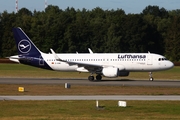 Lufthansa Airbus A320-214 (D-AIWC) at  Hamburg - Fuhlsbuettel (Helmut Schmidt), Germany