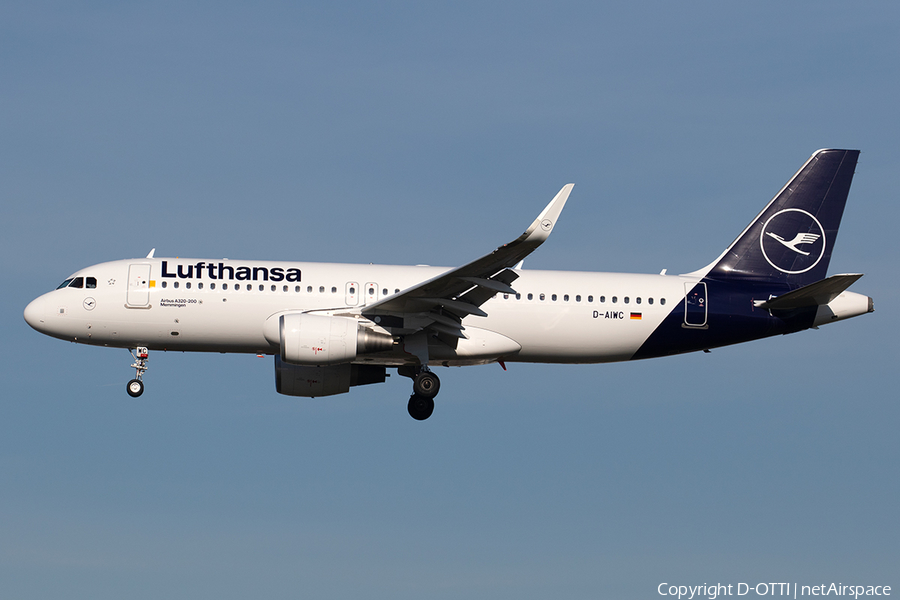 Lufthansa Airbus A320-214 (D-AIWC) | Photo 295329