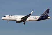 Lufthansa Airbus A320-214 (D-AIWC) at  London - Heathrow, United Kingdom