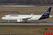 Lufthansa Airbus A320-214 (D-AIWD) at  Dusseldorf - International, Germany
