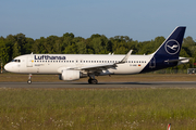 Lufthansa Airbus A320-214 (D-AIWD) at  Hamburg - Fuhlsbuettel (Helmut Schmidt), Germany