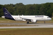 Lufthansa Airbus A320-214 (D-AIWD) at  Hamburg - Fuhlsbuettel (Helmut Schmidt), Germany