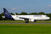 Lufthansa Airbus A320-214 (D-AIWD) at  Hamburg - Fuhlsbuettel (Helmut Schmidt), Germany