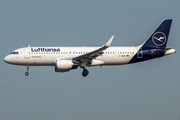 Lufthansa Airbus A320-214 (D-AIWE) at  Frankfurt am Main, Germany