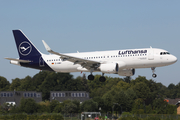 Lufthansa Airbus A320-214 (D-AIWH) at  Hamburg - Fuhlsbuettel (Helmut Schmidt), Germany