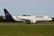 Lufthansa Airbus A320-214 (D-AIWJ) at  Hamburg - Fuhlsbuettel (Helmut Schmidt), Germany