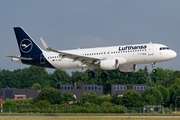 Lufthansa Airbus A320-214 (D-AIWJ) at  Hamburg - Fuhlsbuettel (Helmut Schmidt), Germany