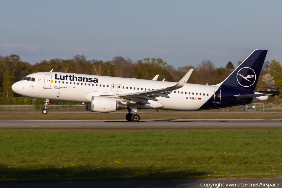 Lufthansa Airbus A320-214 (D-AIWJ) | Photo 505592