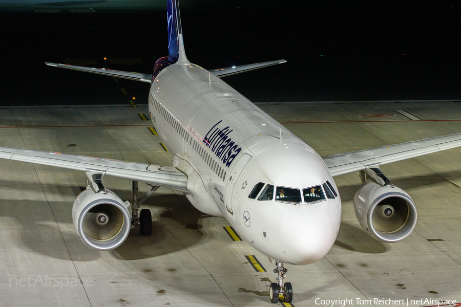 Lufthansa Airbus A320-214 (D-AIWJ) | Photo 529539