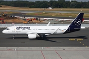 Lufthansa Airbus A320-214 (D-AIWK) at  Hamburg - Fuhlsbuettel (Helmut Schmidt), Germany