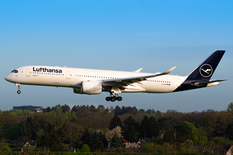 Lufthansa Airbus A350-941 (D-AIXA) at  Hamburg - Fuhlsbuettel (Helmut Schmidt), Germany