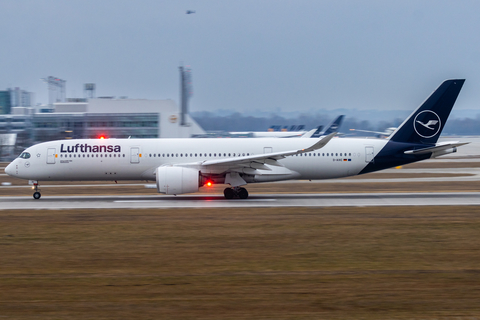 Lufthansa Airbus A350-941 (D-AIXC) at  Munich, Germany