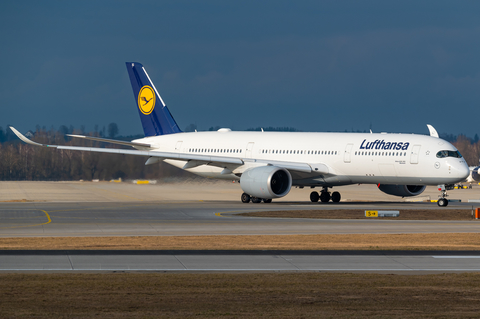 Lufthansa Airbus A350-941 (D-AIXG) at  Munich, Germany