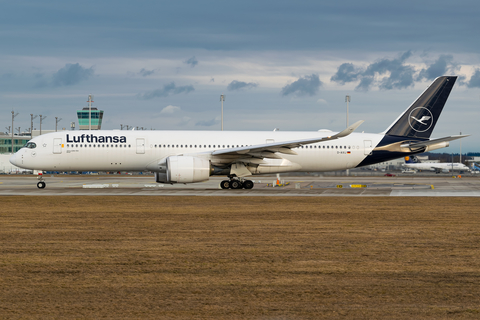 Lufthansa Airbus A350-941 (D-AIXJ) at  Munich, Germany