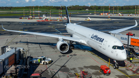 Lufthansa Airbus A350-941 (D-AIXL) at  Hamburg - Fuhlsbuettel (Helmut Schmidt), Germany