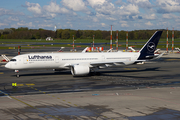 Lufthansa Airbus A350-941 (D-AIXL) at  Hamburg - Fuhlsbuettel (Helmut Schmidt), Germany