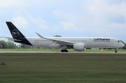 Lufthansa Airbus A350-941 (D-AIXM) at  Munich, Germany