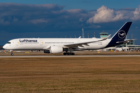 Lufthansa Airbus A350-941 (D-AIXO) at  Munich, Germany