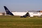 Lufthansa Airbus A350-941 (D-AIXQ) at  Hamburg - Fuhlsbuettel (Helmut Schmidt), Germany