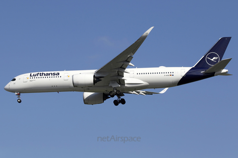 Lufthansa Airbus A350-941 (D-AIXQ) at  Singapore - Changi, Singapore