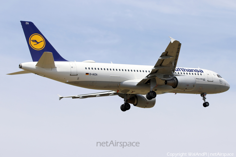 Lufthansa Airbus A320-214 (D-AIZA) | Photo 521533