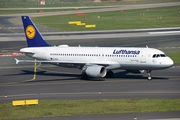 Lufthansa Airbus A320-214 (D-AIZA) at  Dusseldorf - International, Germany