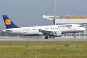 Lufthansa Airbus A320-214 (D-AIZA) at  Munich, Germany