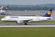 Lufthansa Airbus A320-214 (D-AIZA) at  Munich, Germany