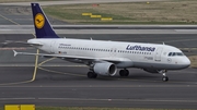 Lufthansa Airbus A320-214 (D-AIZB) at  Dusseldorf - International, Germany