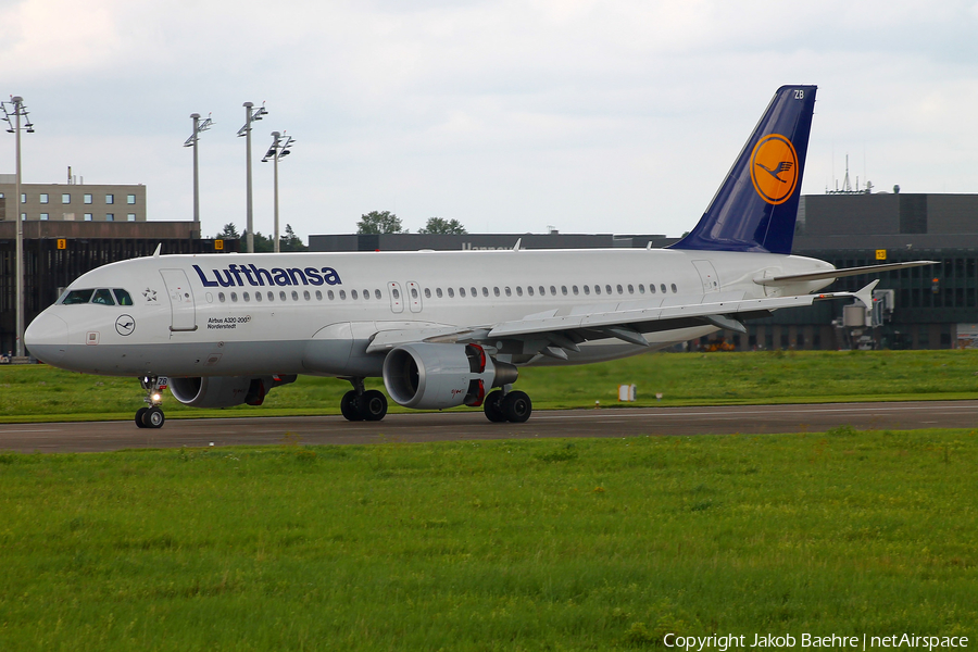 Lufthansa Airbus A320-214 (D-AIZB) | Photo 188193
