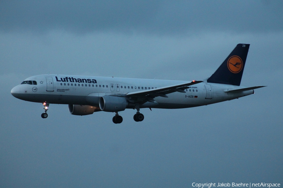Lufthansa Airbus A320-214 (D-AIZB) | Photo 139451