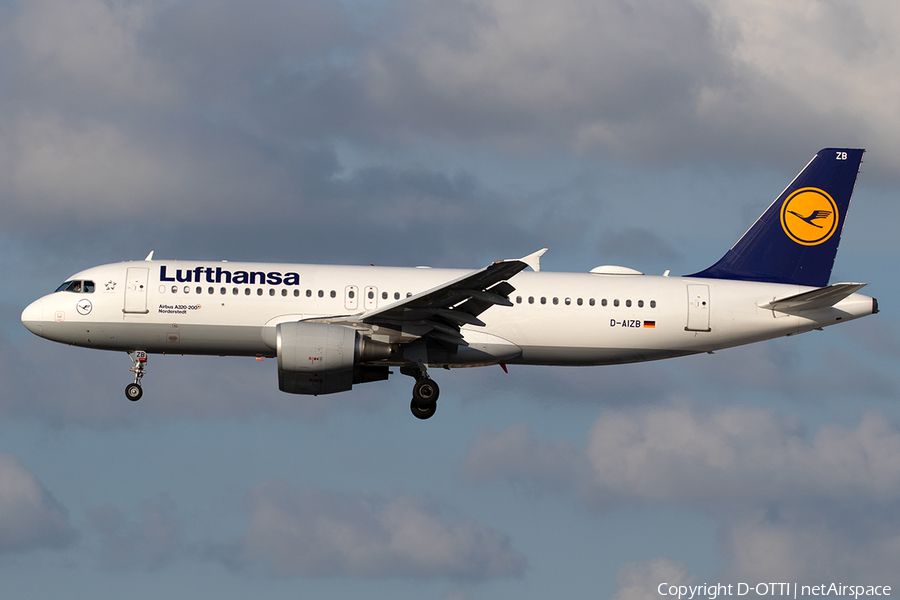 Lufthansa Airbus A320-214 (D-AIZB) | Photo 318796