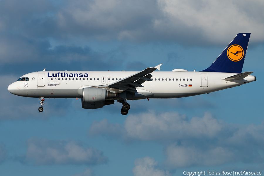 Lufthansa Airbus A320-214 (D-AIZB) | Photo 324256