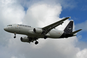 Lufthansa Airbus A320-214 (D-AIZC) at  Krakow - Pope John Paul II International, Poland