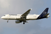 Lufthansa Airbus A320-214 (D-AIZC) at  Warsaw - Frederic Chopin International, Poland