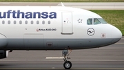 Lufthansa Airbus A320-214 (D-AIZD) at  Dusseldorf - International, Germany