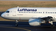 Lufthansa Airbus A320-214 (D-AIZD) at  Dusseldorf - International, Germany