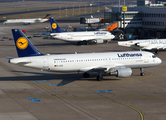 Lufthansa Airbus A320-214 (D-AIZD) at  Dusseldorf - International, Germany