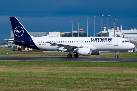 Lufthansa Airbus A320-214 (D-AIZD) at  Frankfurt am Main, Germany